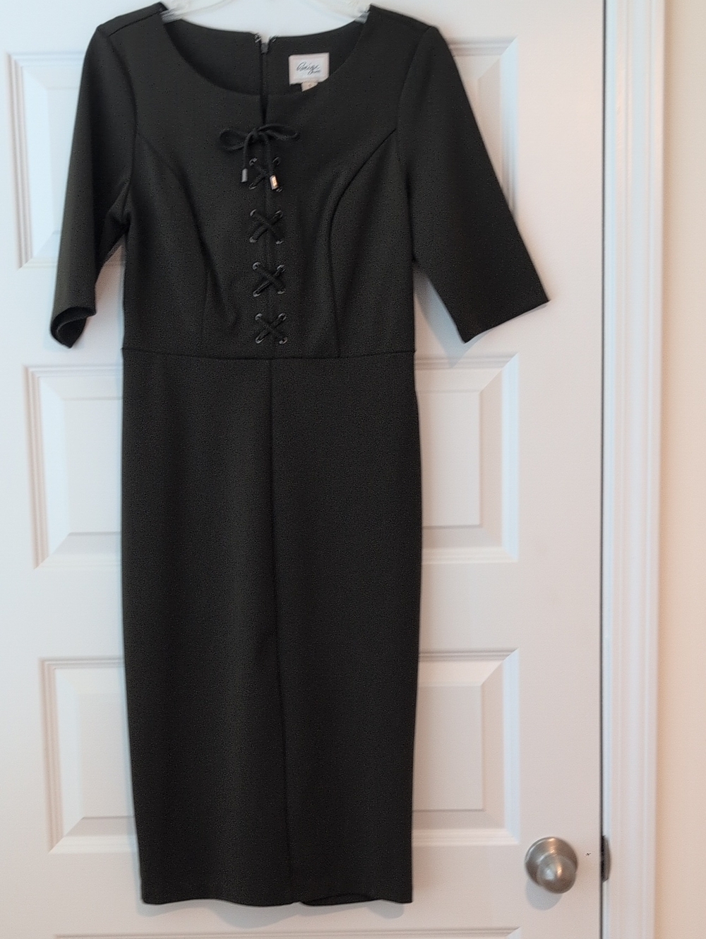 Chic Olive Green Lace-Up Sheath Dress